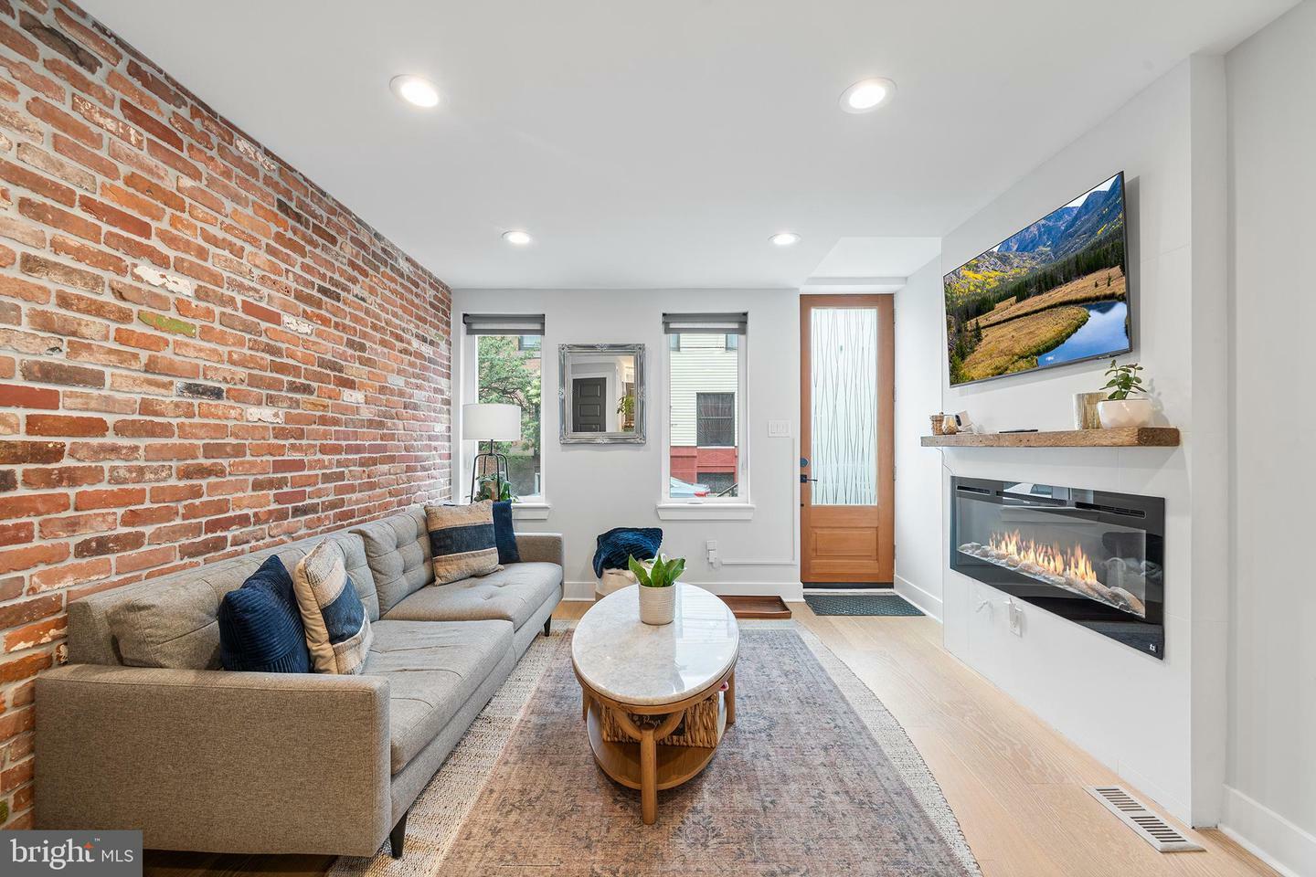 Property Photo: 1010 Cross Street PA 19147