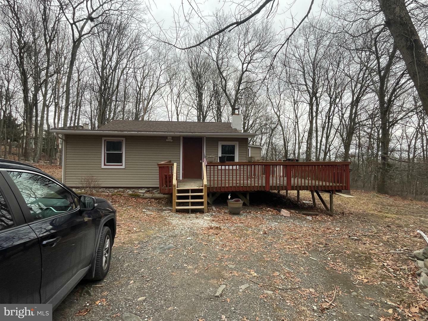 Property Photo: 134 Halfmoon Lane PA 18302