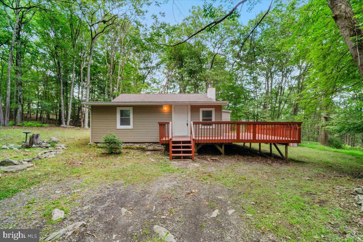 Property Photo: 134 Halfmoon Lane PA 18302