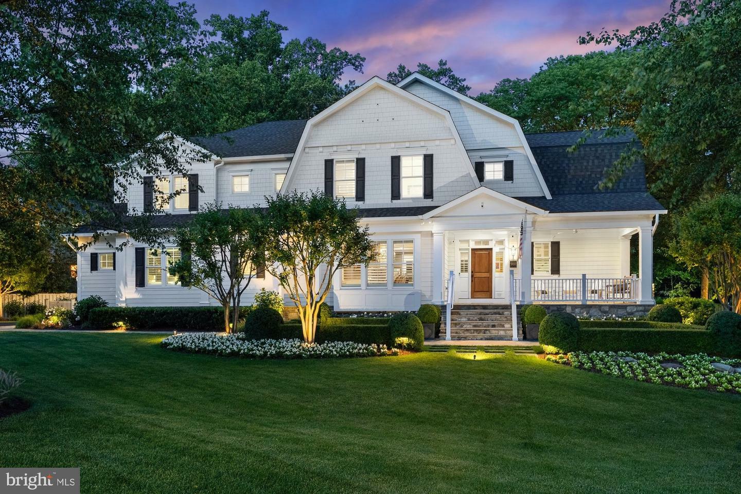 Property Photo: 900 Park Street SE VA 22180