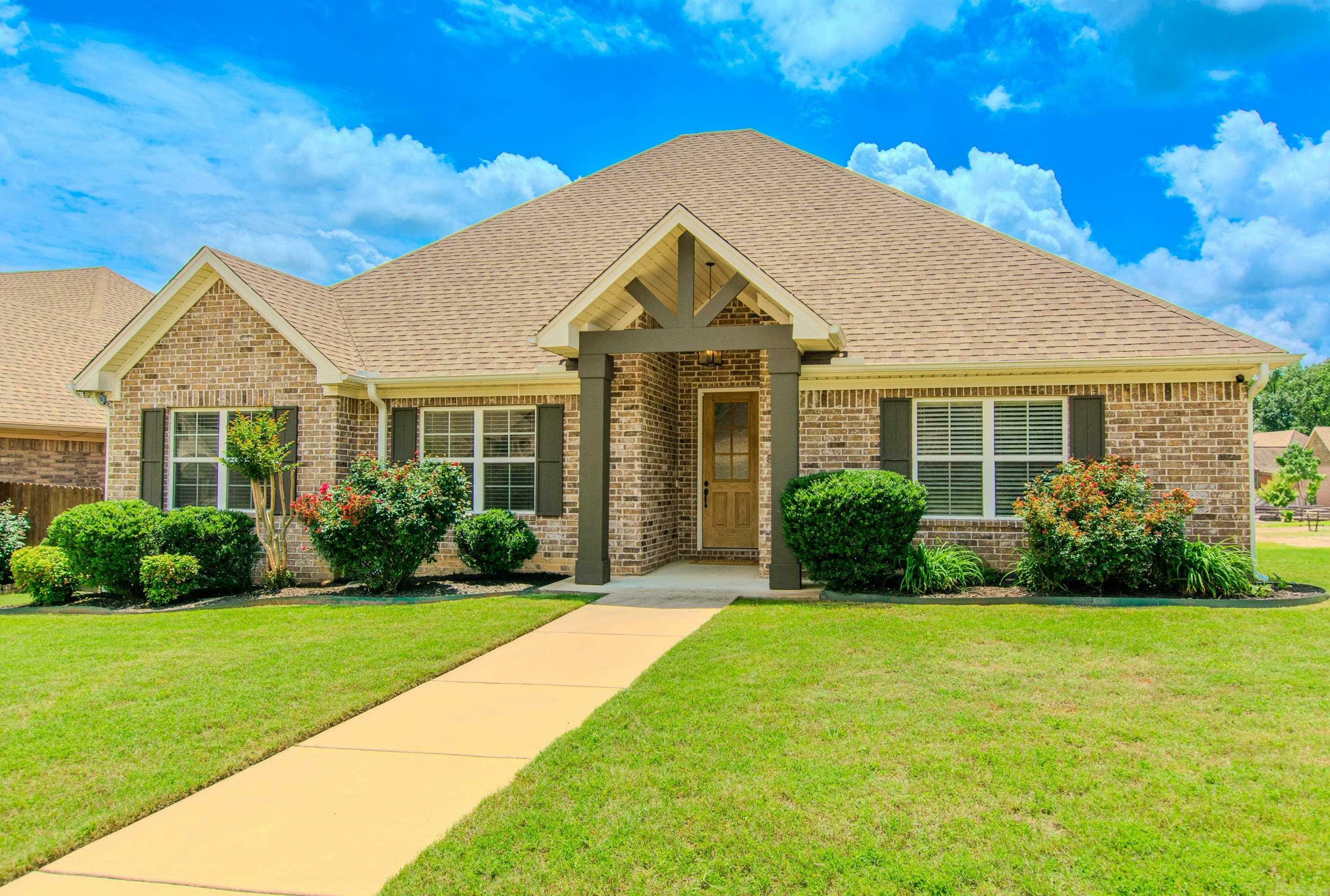 Property Photo: 5045 Maple Leaf Drive AR 72019