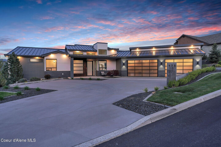 Property Photo: 175 N Holidays Hills Drive WA 99019