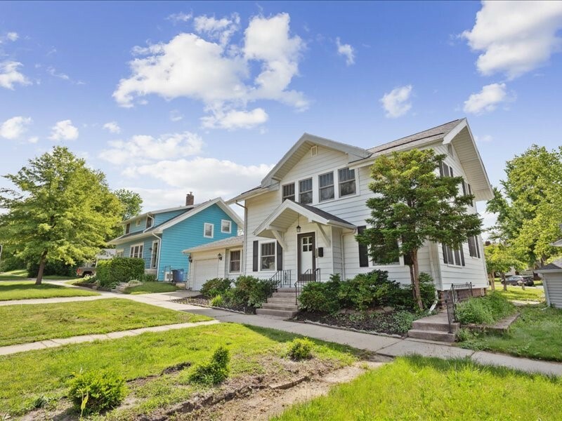 Property Photo: 1813 3rd Ave. SE IA 52403