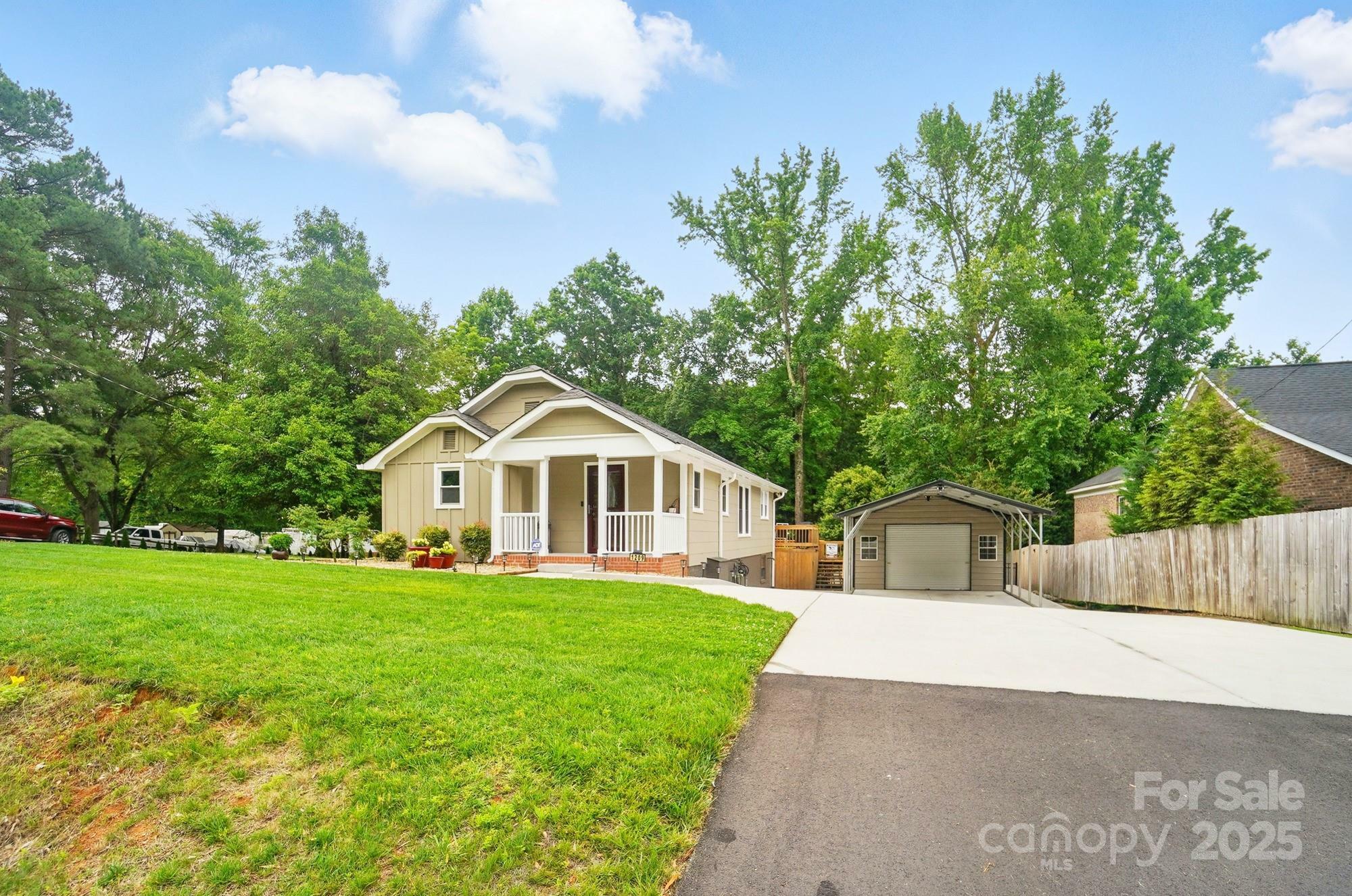 Property Photo: 1209 Rainbow Drive NC 28081