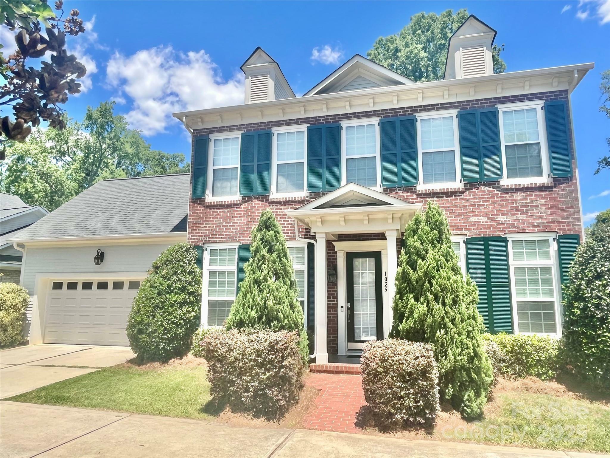 Property Photo: 1025 N Sharon Amity Road NC 28211