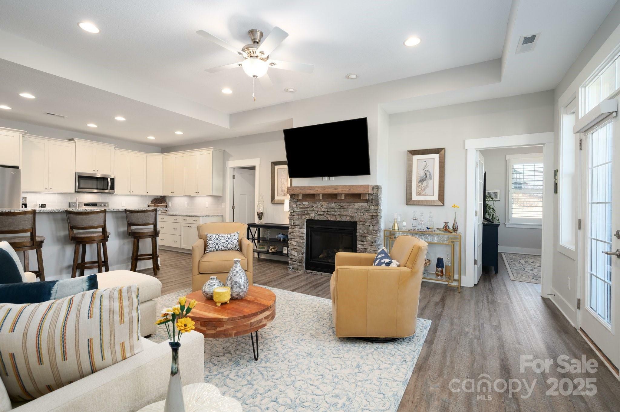 Property Photo: 76 Creekside View Drive NC 28804