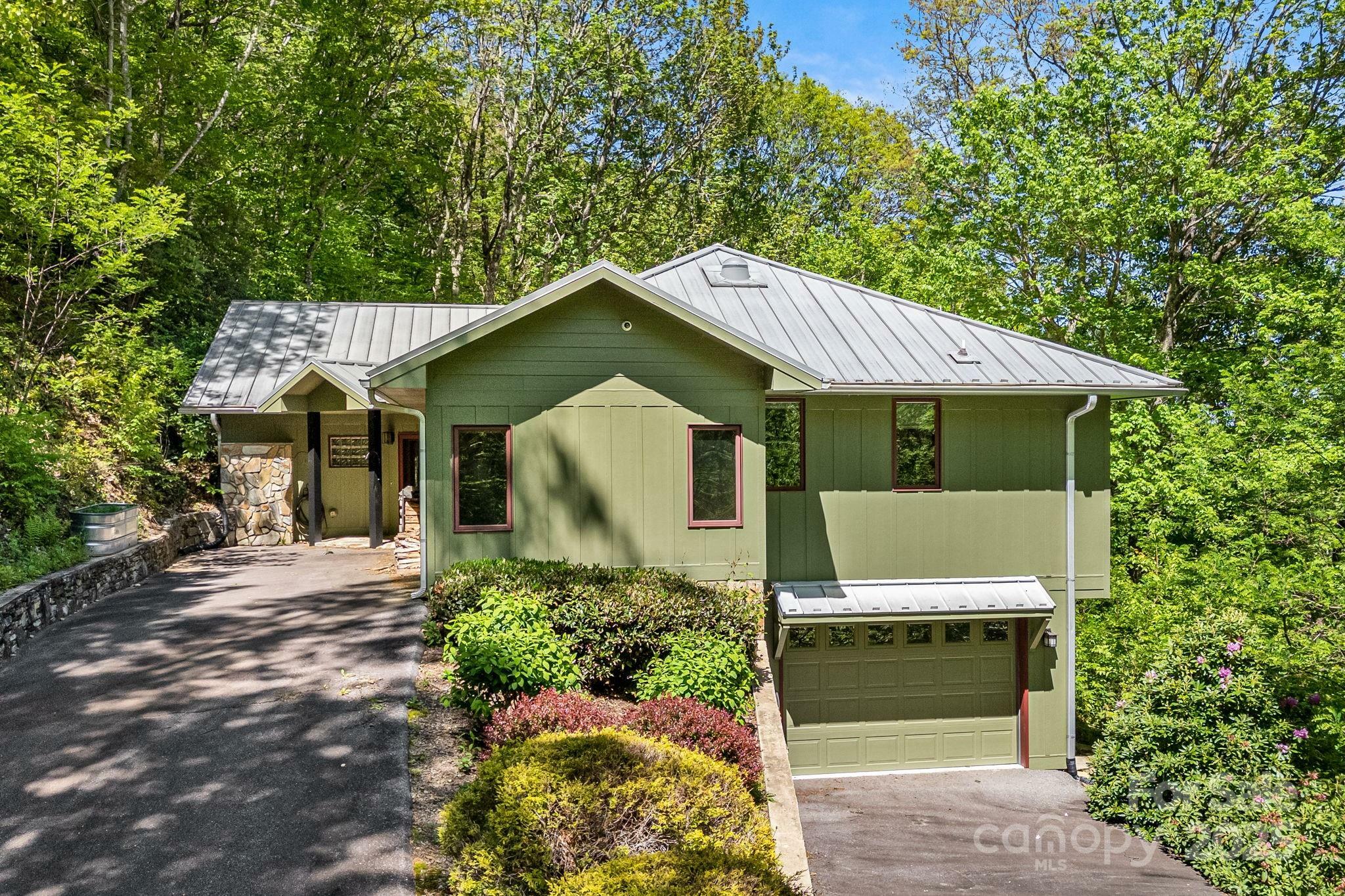 Property Photo: 1760 Winding Creek Drive NC 28786