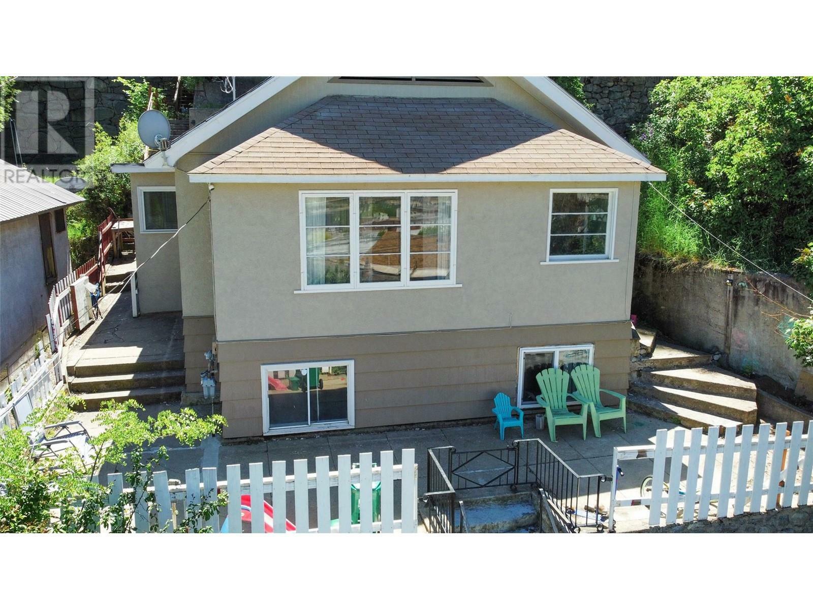 Photo de la propriété:  1730 Topping Street  BC V1R 4G3 