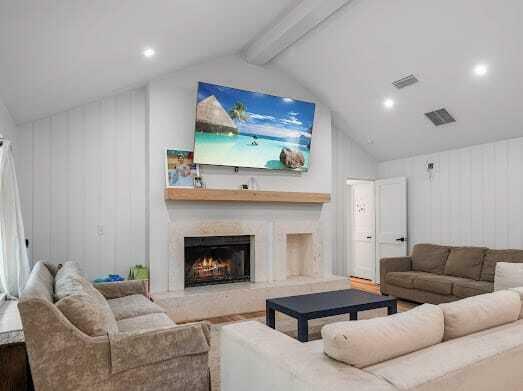 Property Photo: 202 Bonita Drive FL 32433