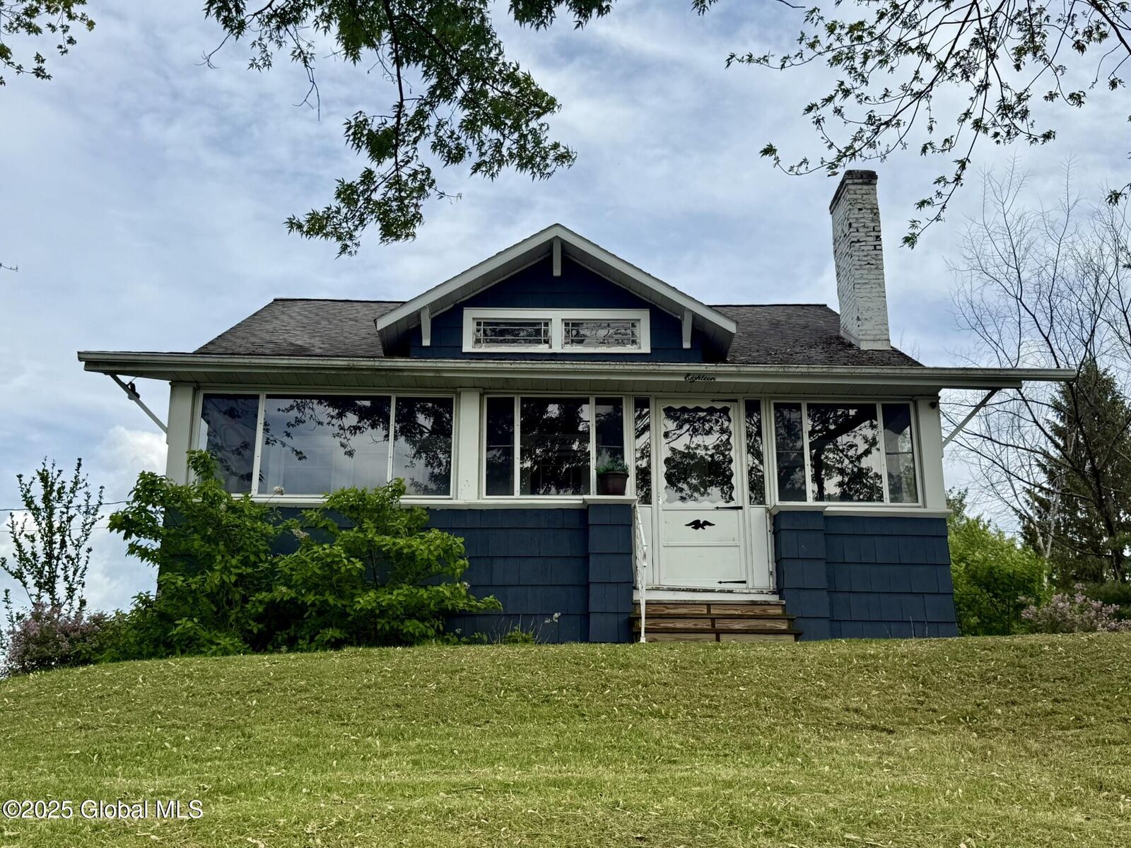 Property Photo:  18 Bellemeade Street  NY 12198 