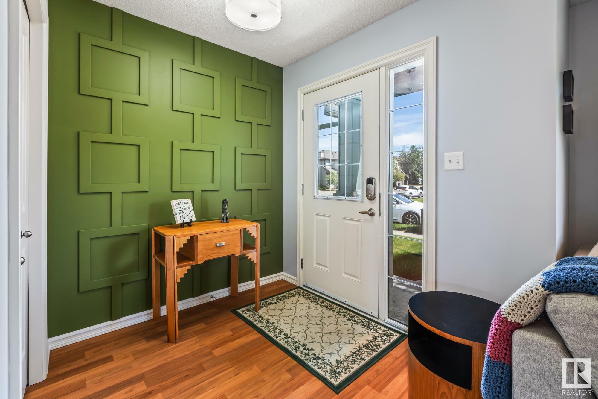 Photo de la propriété: 118 63 Street SW AB T6X 0C1