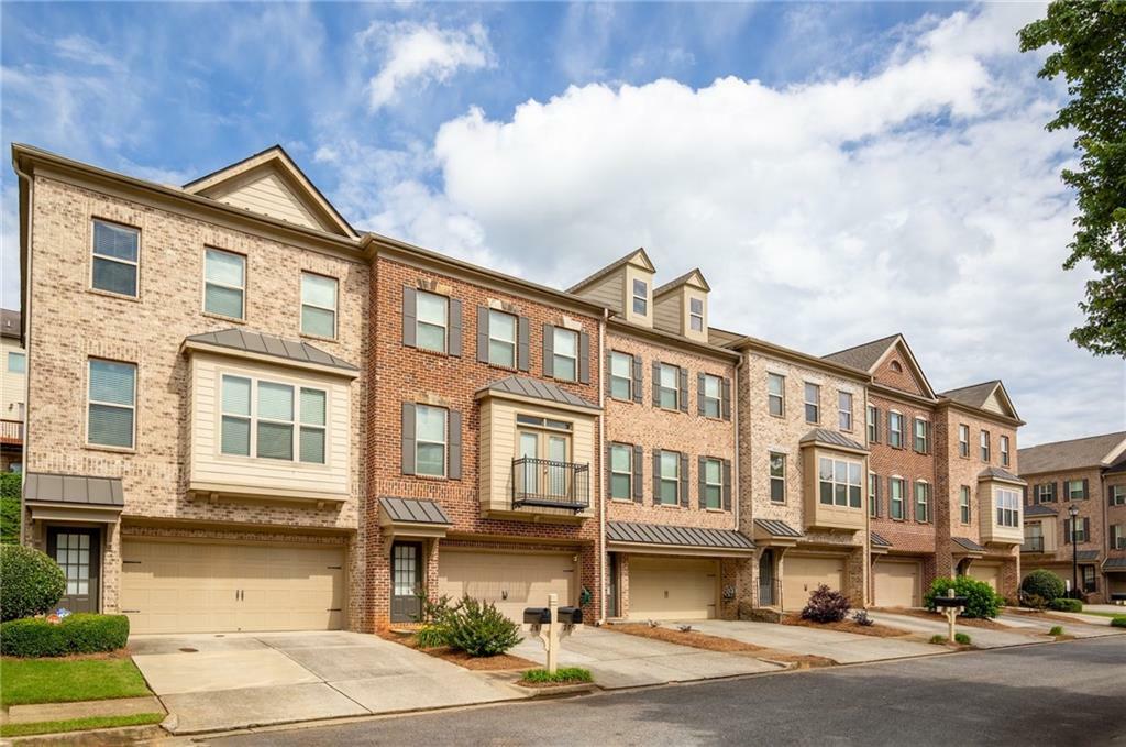 Property Photo: 275 Blue Pointe Court GA 30024
