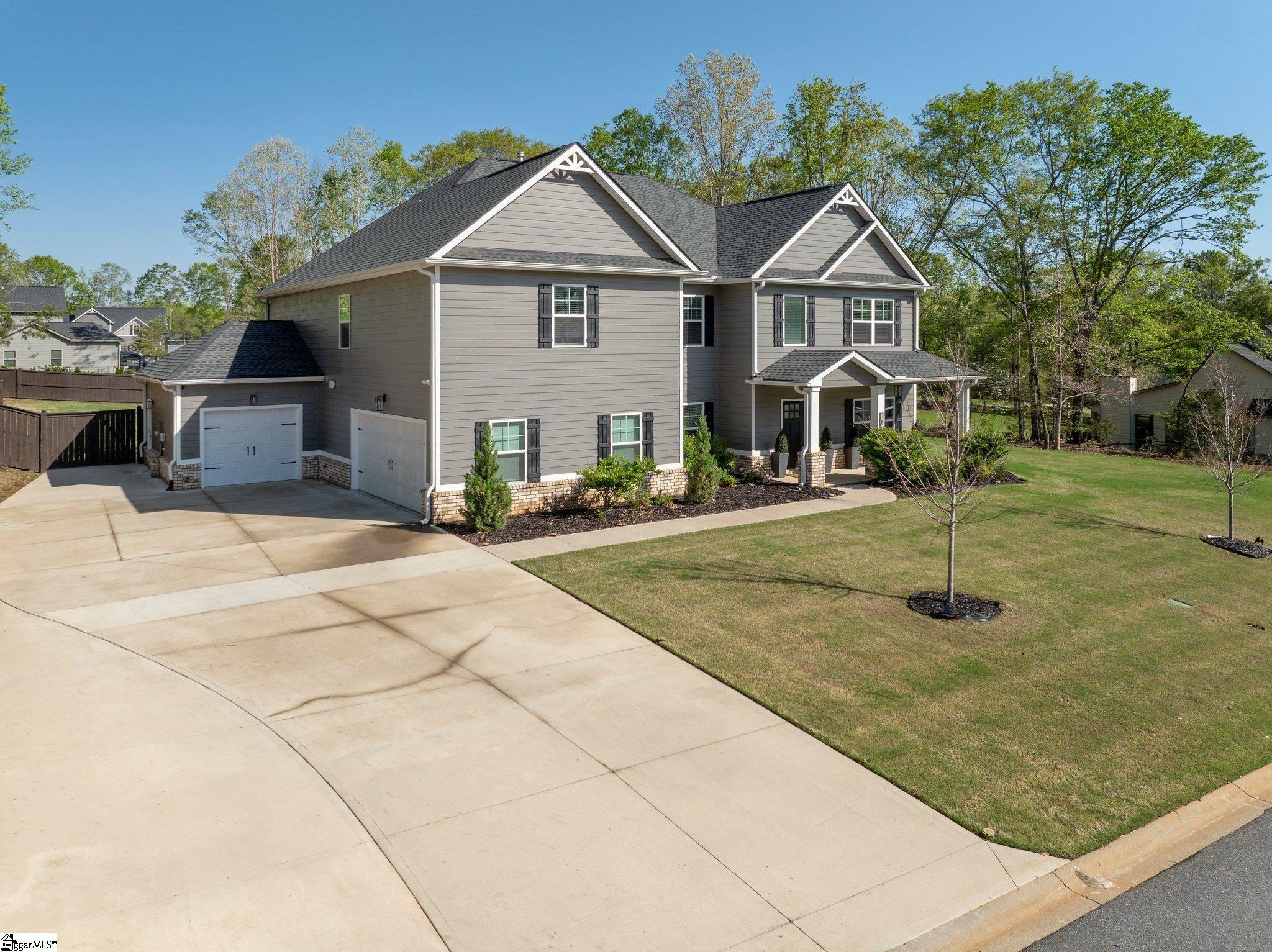 Property Photo: 104 Trollingwood Way SC 29669