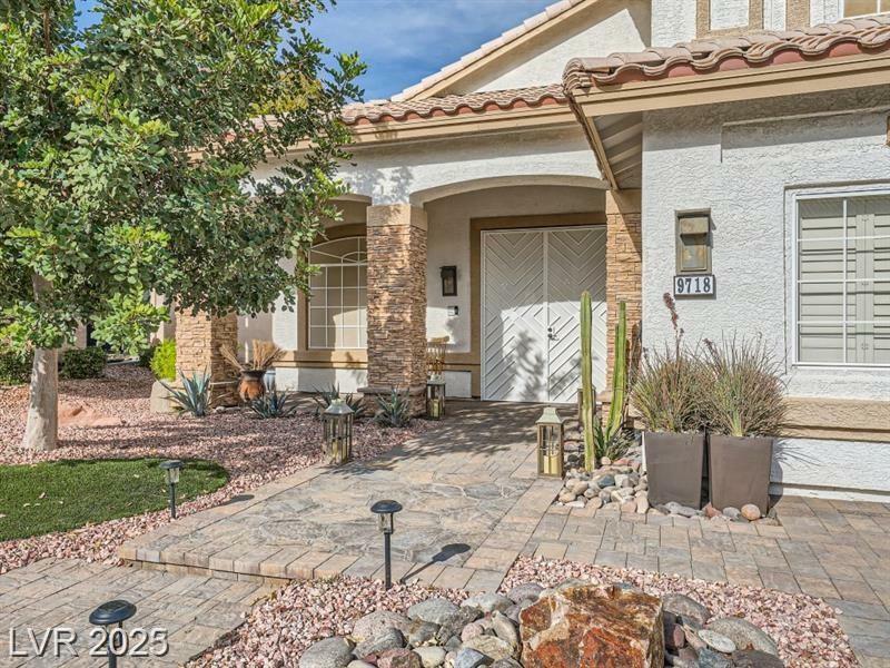 Property Photo: 9718 Camino Capistrano Lane NV 89147