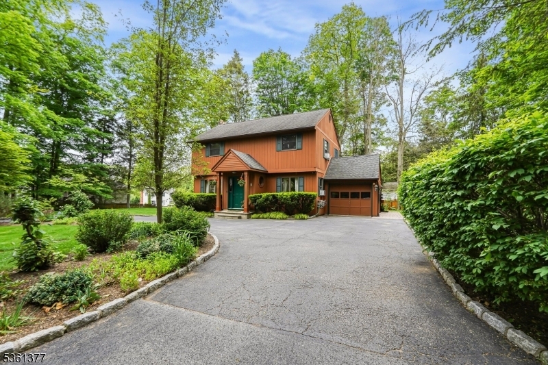 Property Photo:  9 Caldwell Rd  NJ 07421 