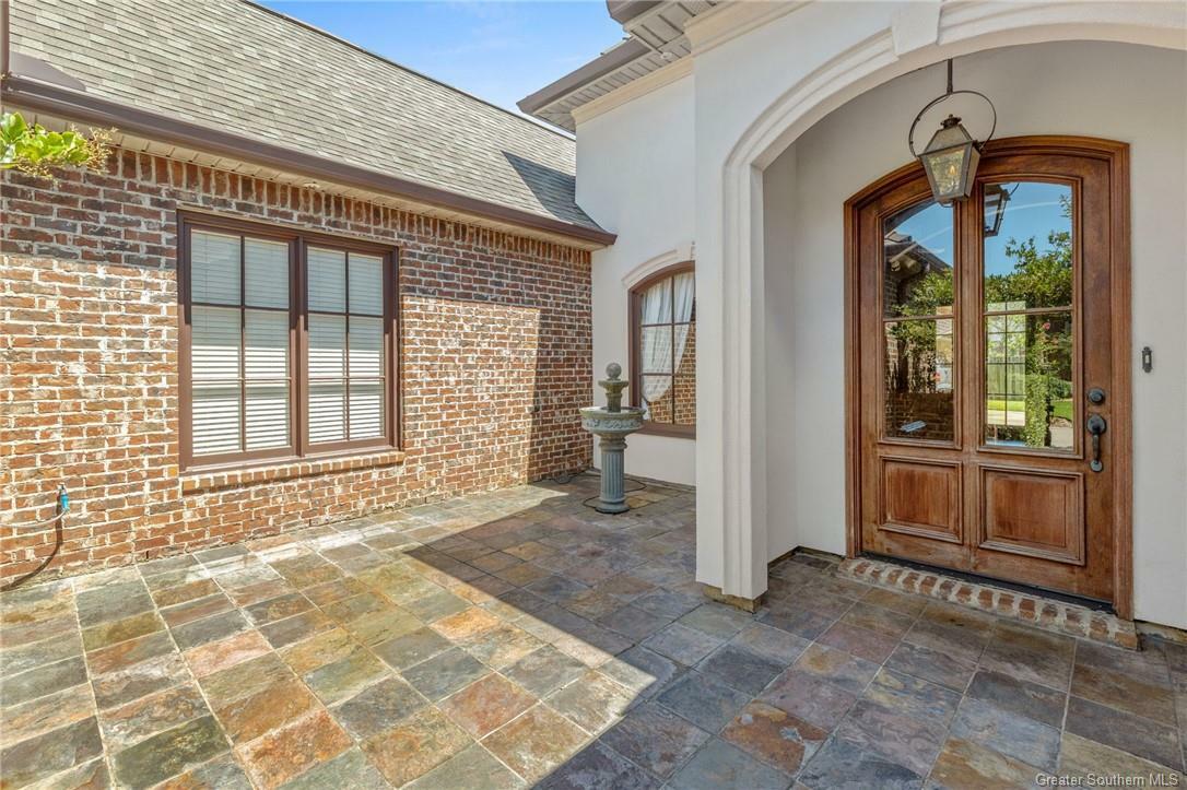 Property Photo: 929 Carondelet Drive LA 70605