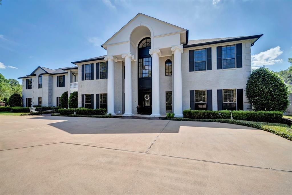 Property Photo: 206 Greenbriar Avenue TX 77546
