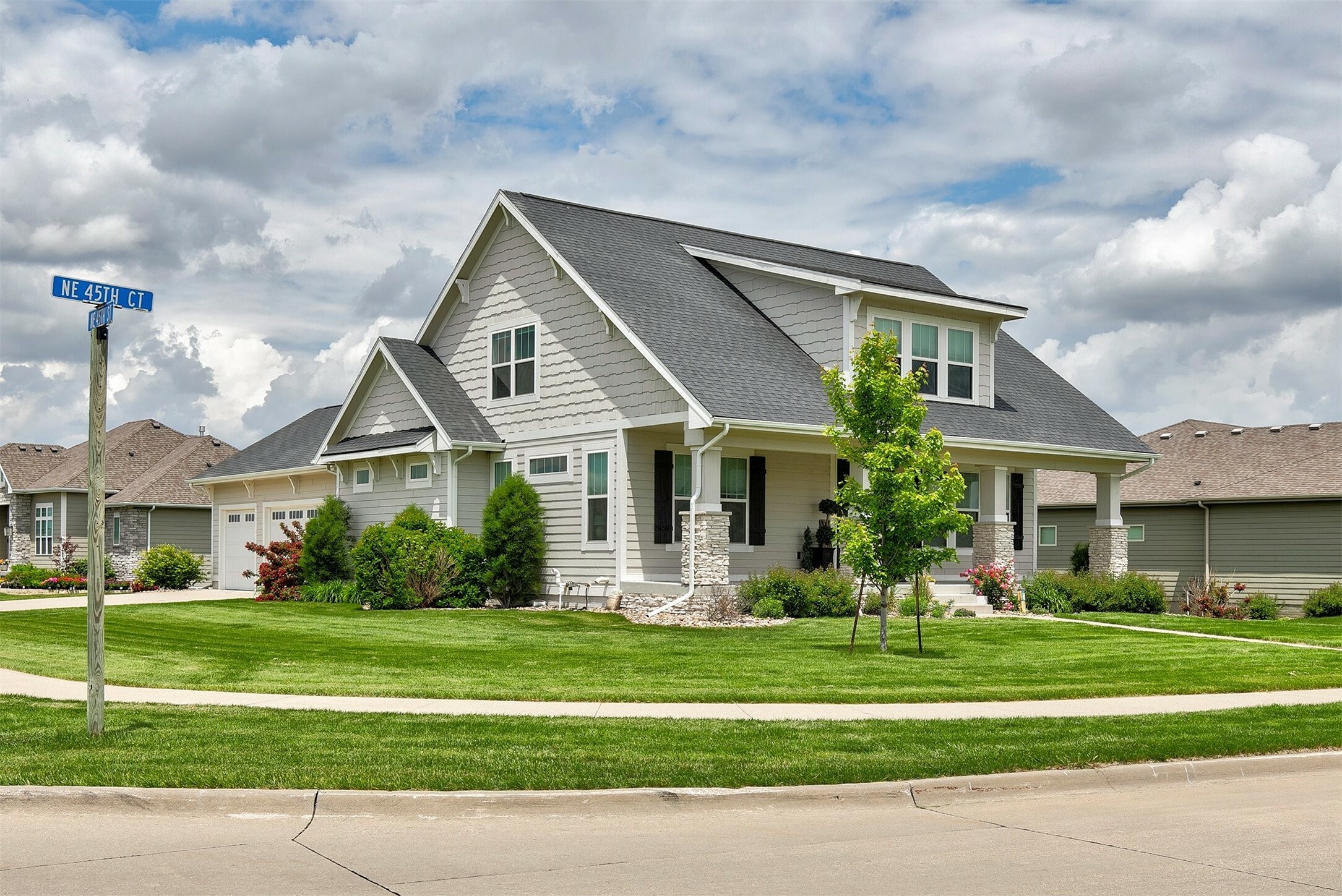 Property Photo: 1322 NE 45th Street IA 50021