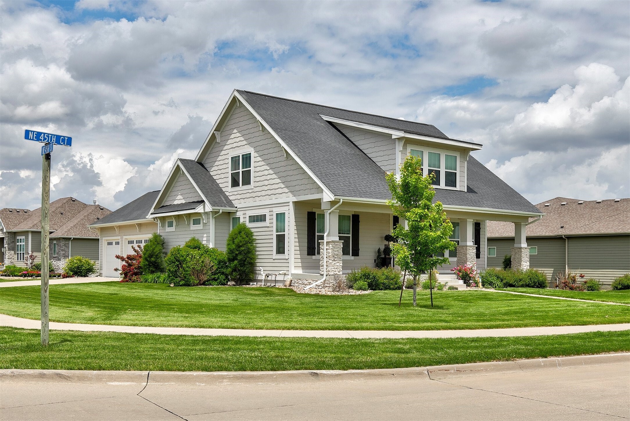 Property Photo: 1322 NE 45th Street IA 50021
