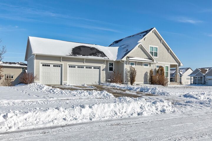 Property Photo:  1322 NE 45th Street  IA 50021 