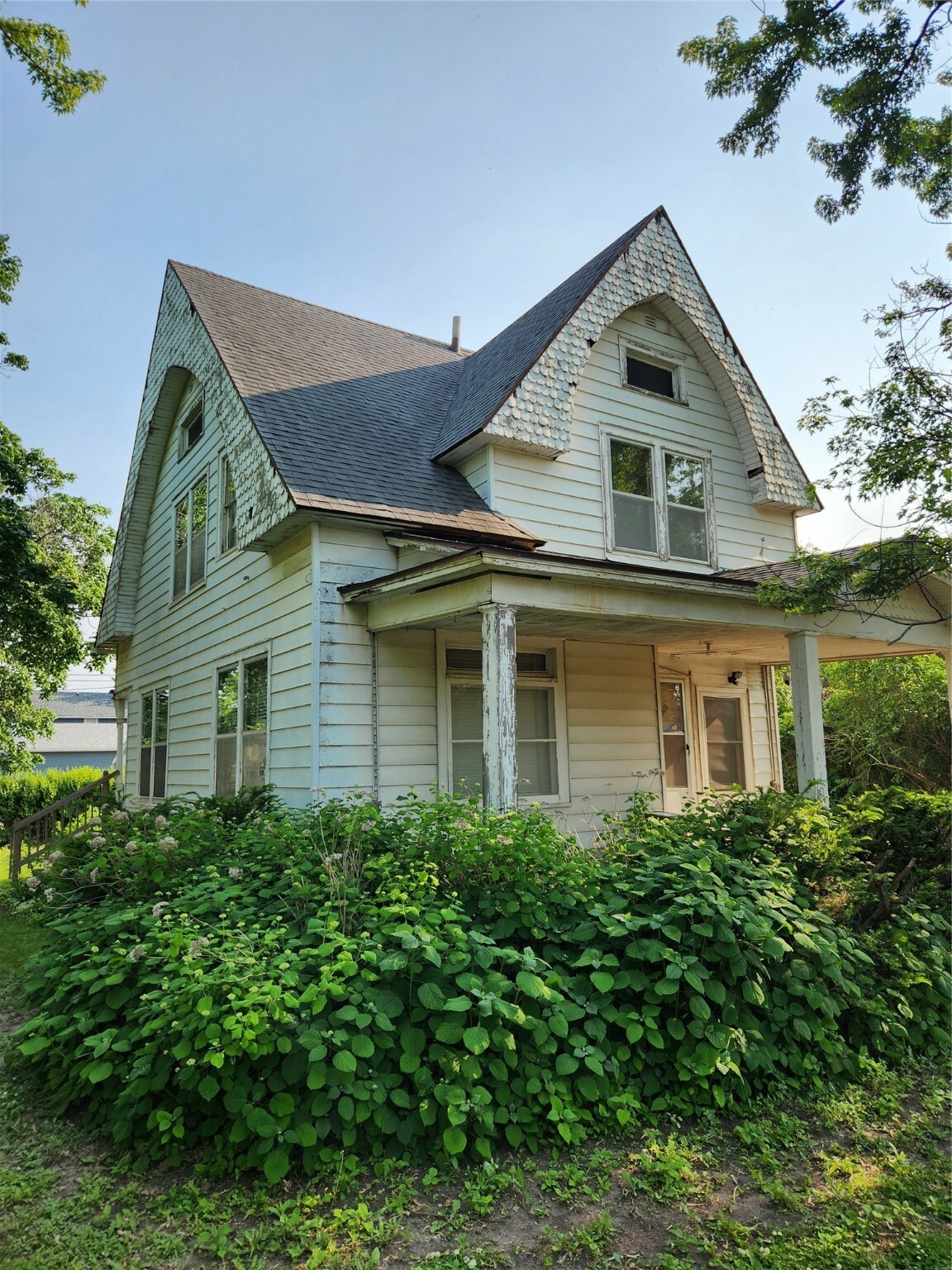 Property Photo: 414 E Robinson Street IA 50138