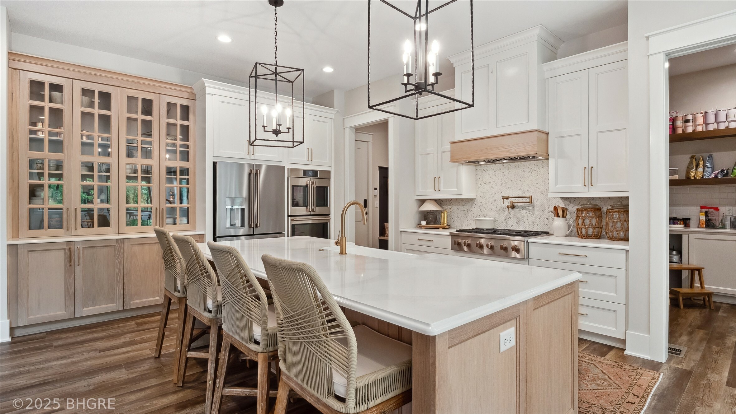 Property Photo: 815 S Kingswood Court IA 50266