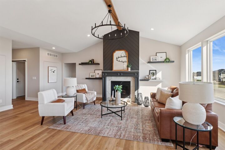 Property Photo: 16628 Deerview Drive IA 50323
