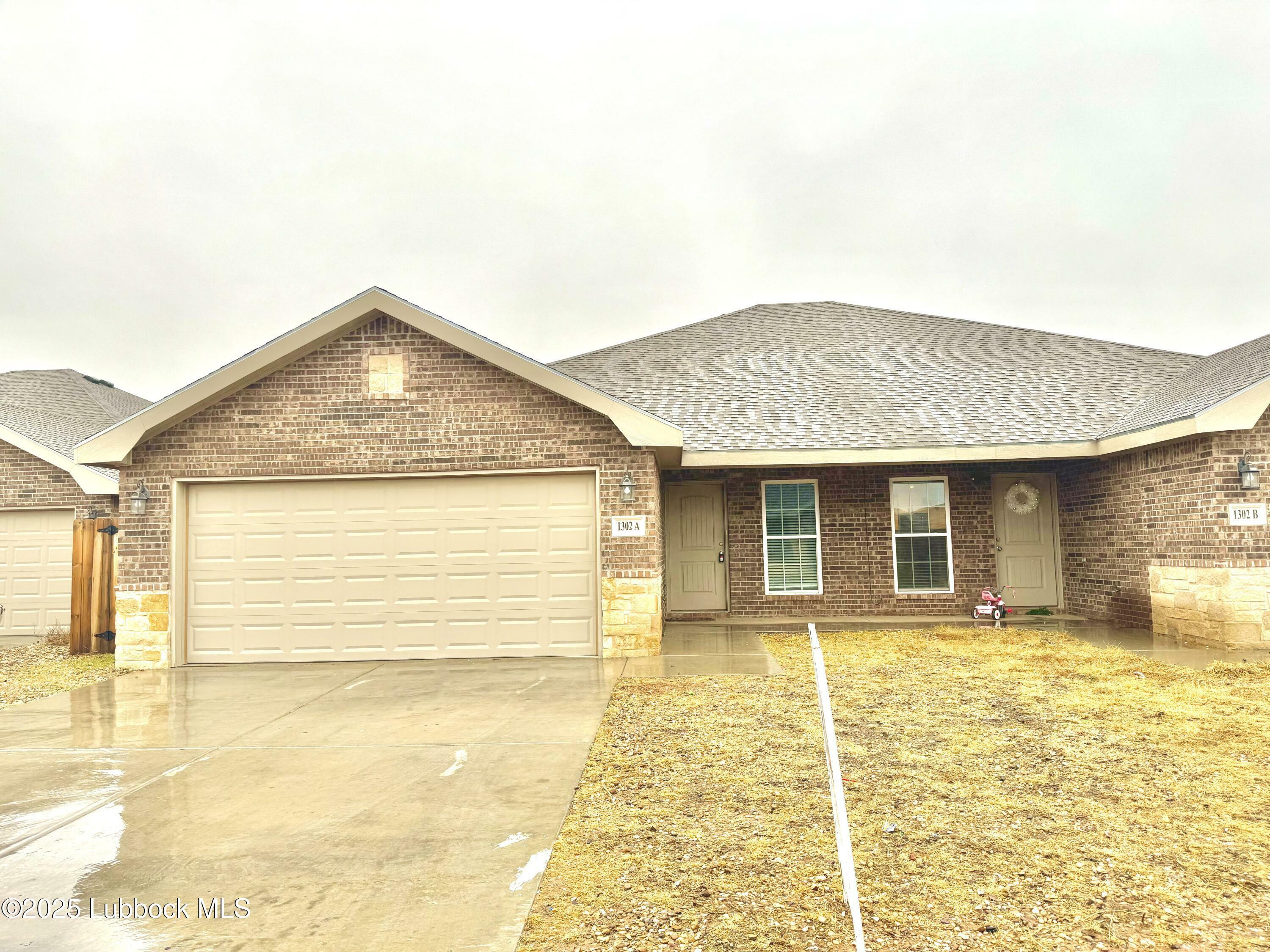 Property Photo: 1302 N Clinton Avenue TX 79416
