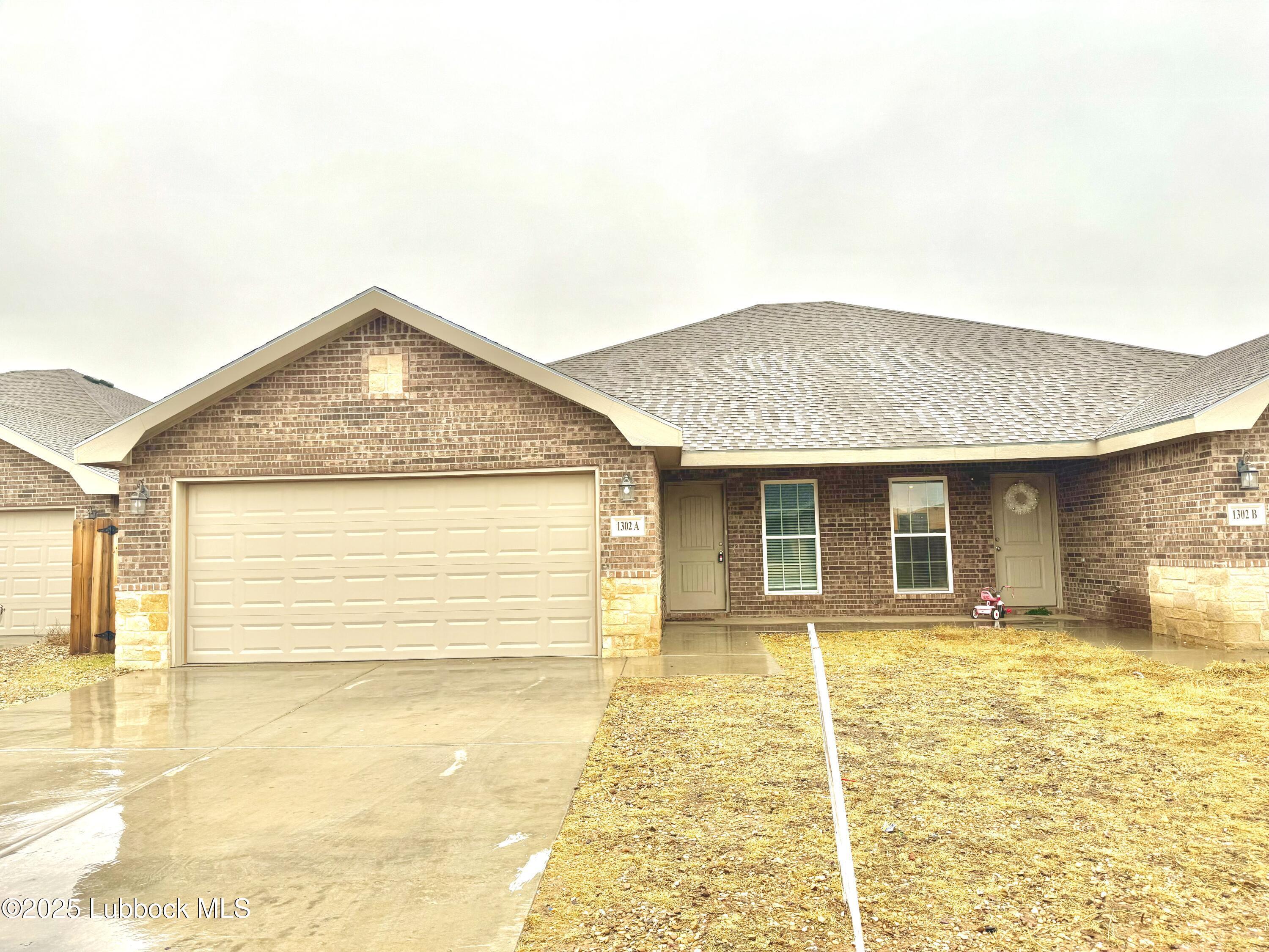 Property Photo: 1302 N Clinton Avenue TX 79416