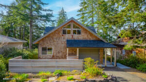 Property Photo:  546 North Avenue  OR 97130 