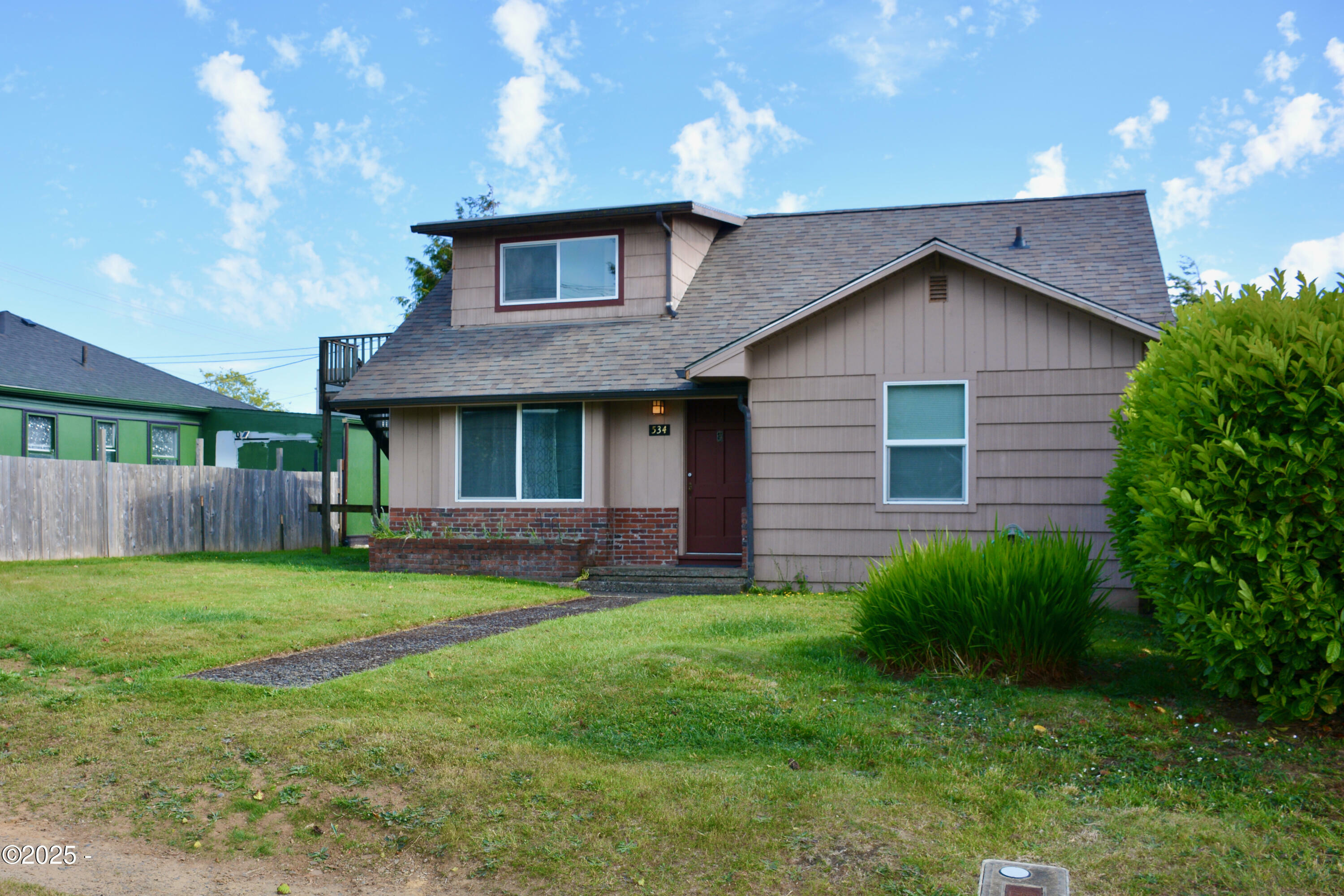 Property Photo: 534 NE 3rd Street OR 97365