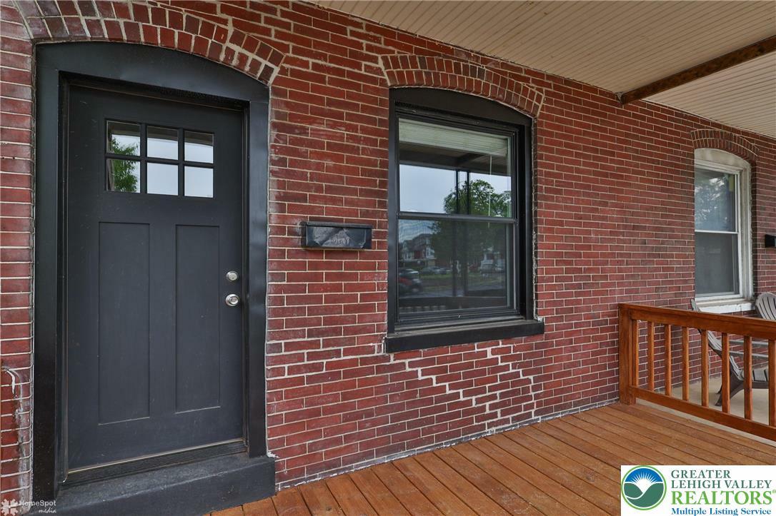 Property Photo: 324 Saint John Street PA 18042