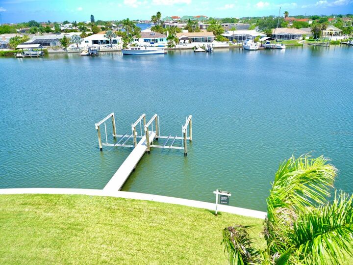 Property Photo: 771 Gran Kaymen Way FL 33572