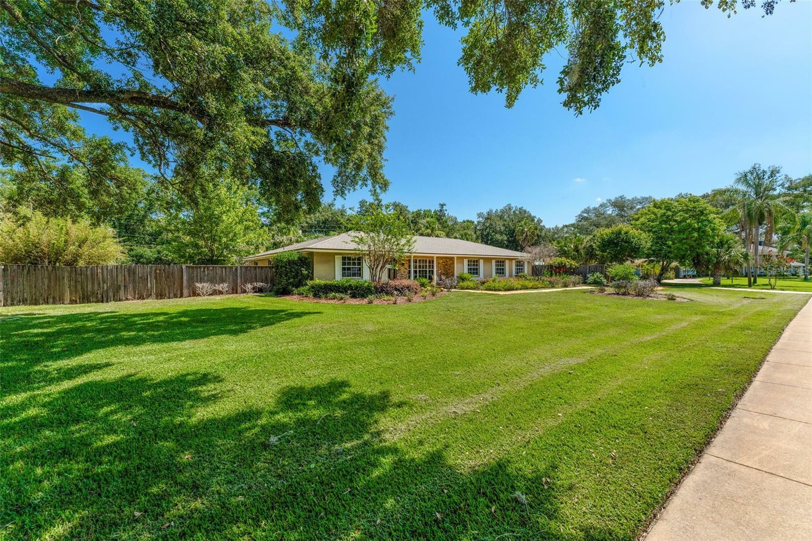 Property Photo: 1096 Dyson Drive FL 32708