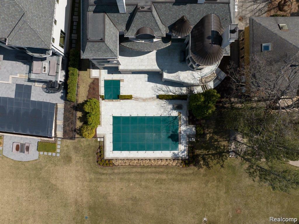 Property Photo: 2676 Lari Court MI 48324 2226