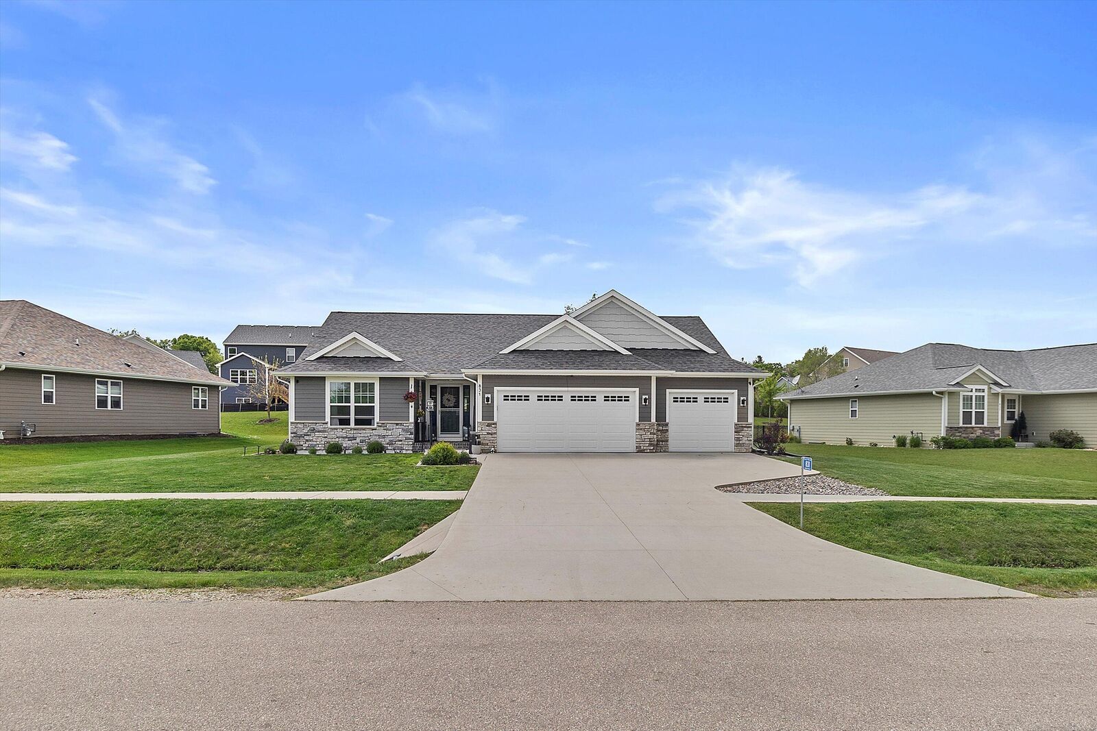 Property Photo: 831 Meadow View Ln WI 53181