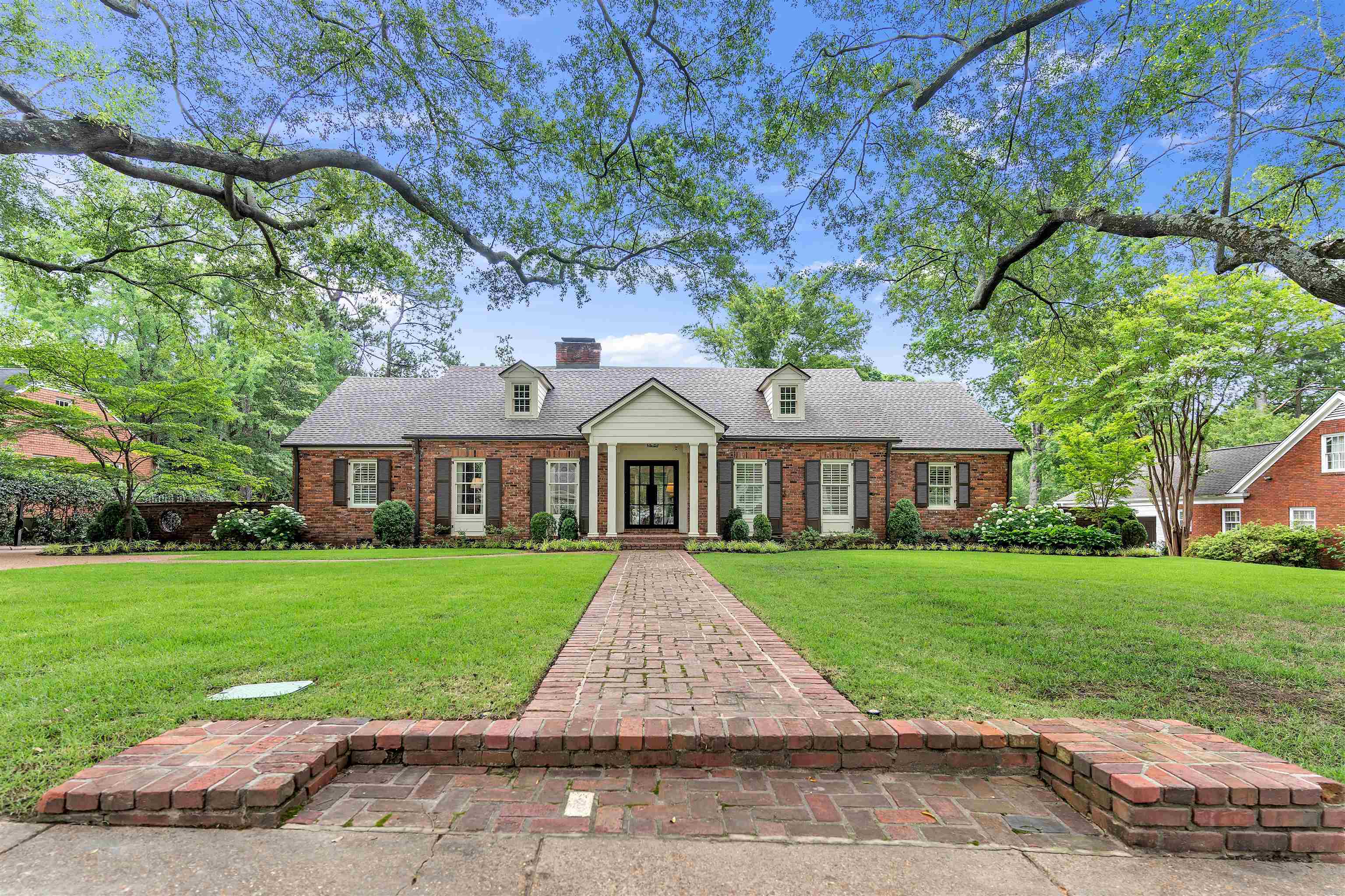 Property Photo: 274 S Grove Park Rd TN 38117