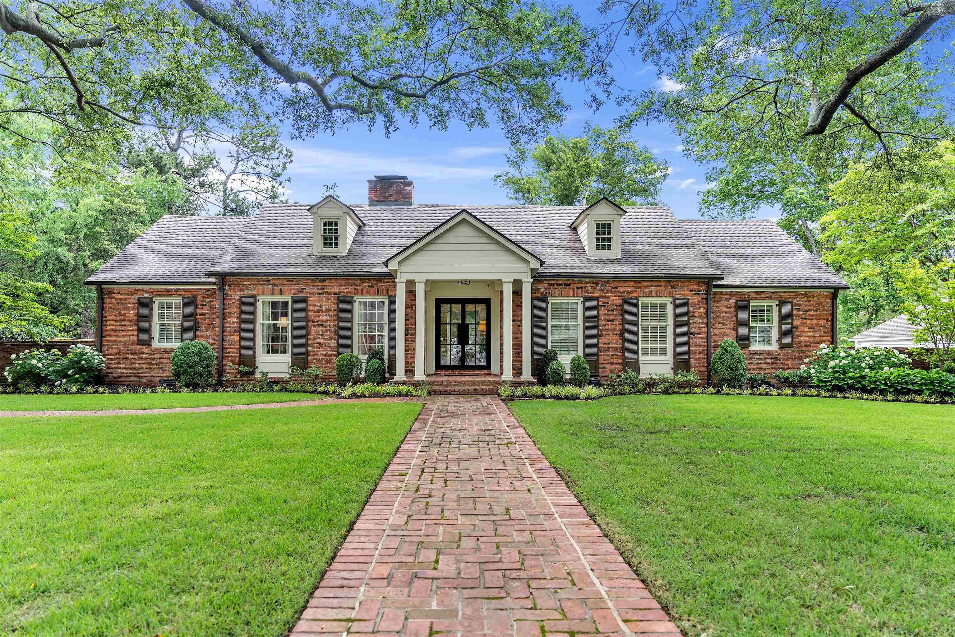 Property Photo: 274 S Grove Park Rd TN 38117