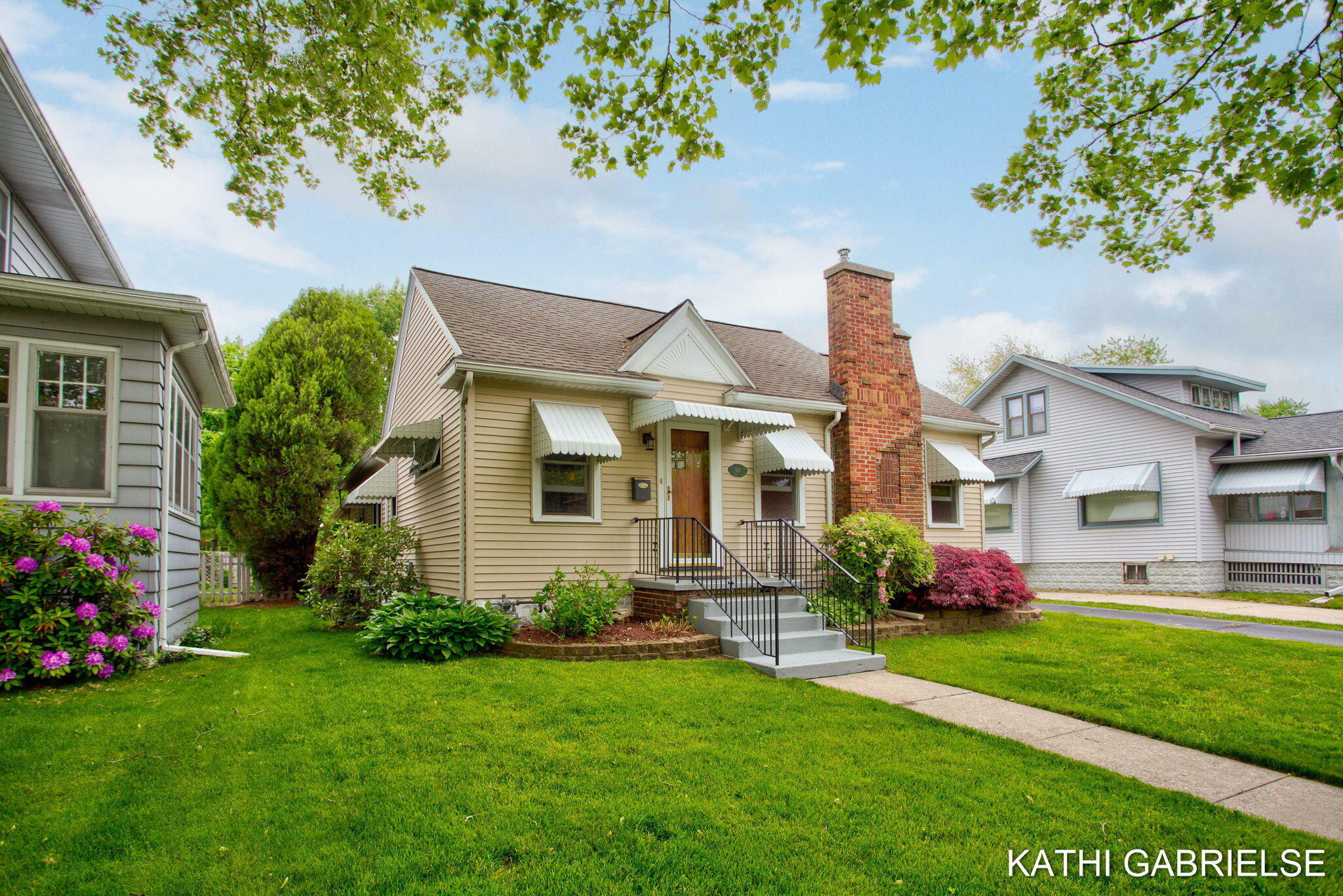 Property Photo: 931 Franklin Avenue MI 49417