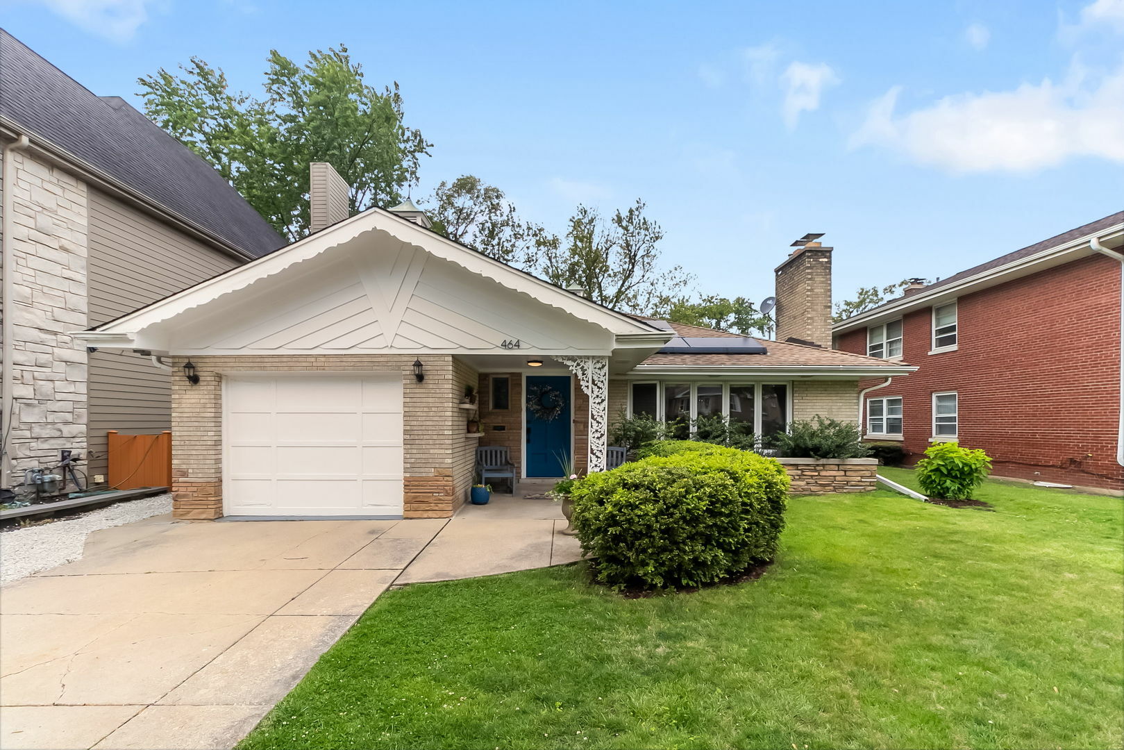Property Photo: 464 Northgate Court IL 60546