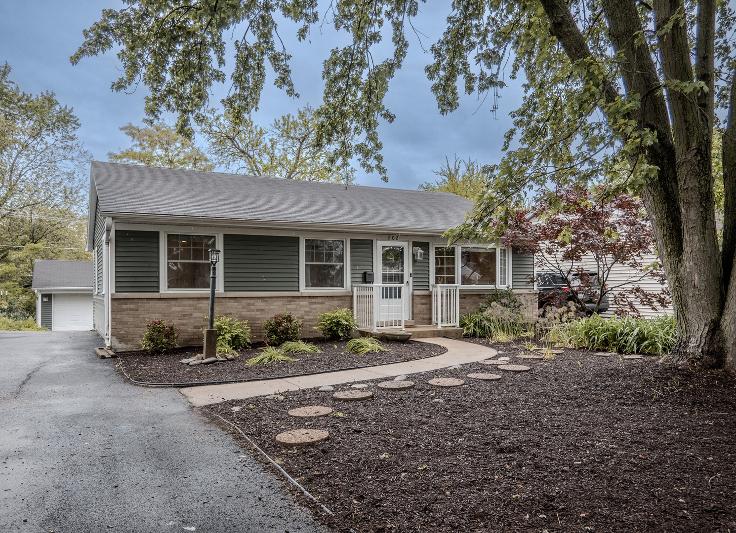 Property Photo: 202 S Pierce Avenue IL 60187