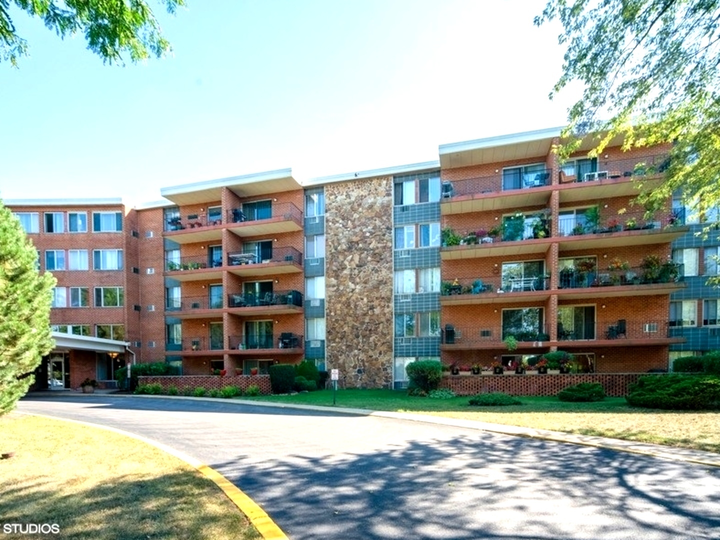 Property Photo: 16 E Old Willow Road 409S IL 60070