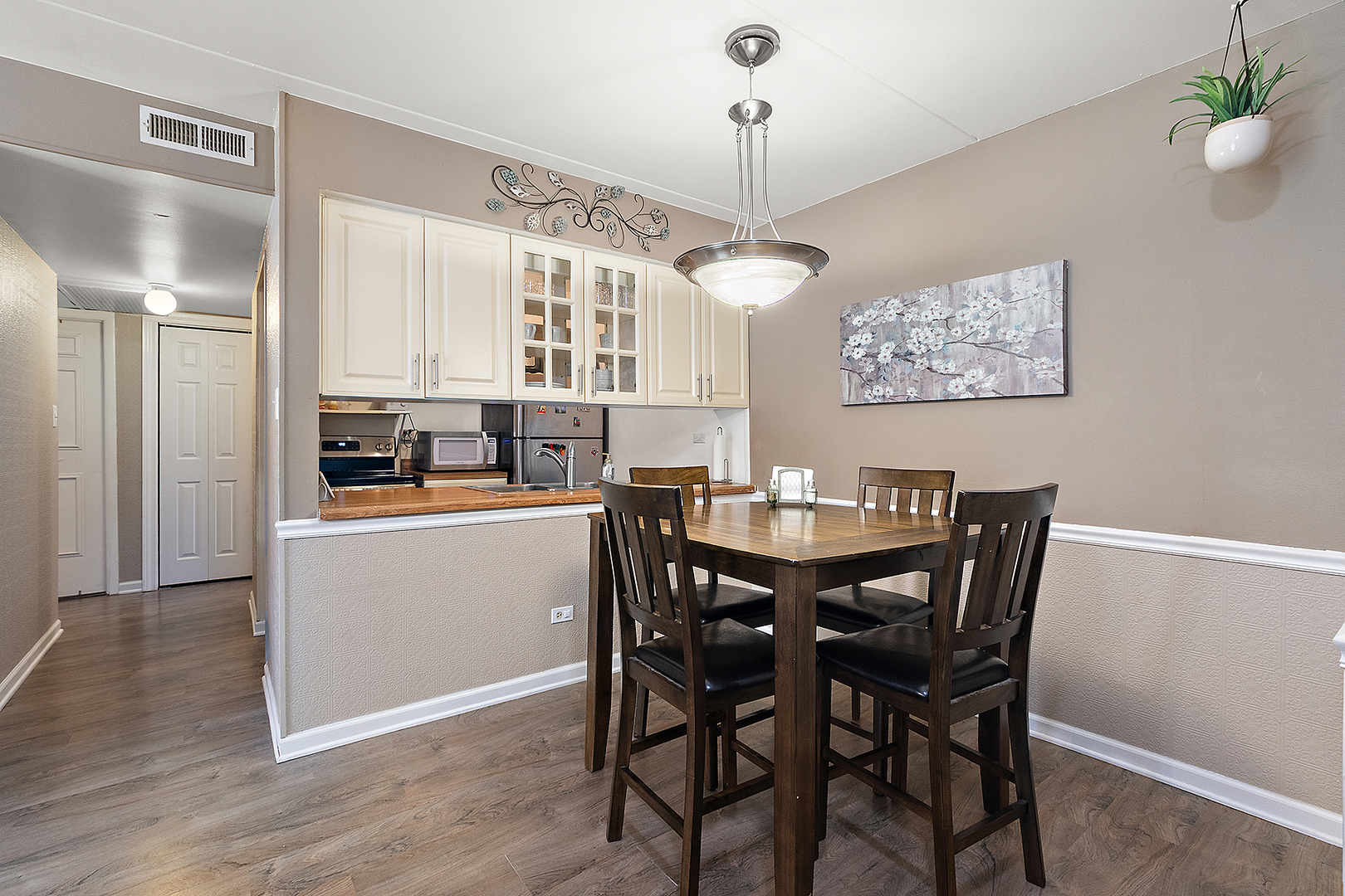 Property Photo: 5235 James Lane 1202 IL 60418