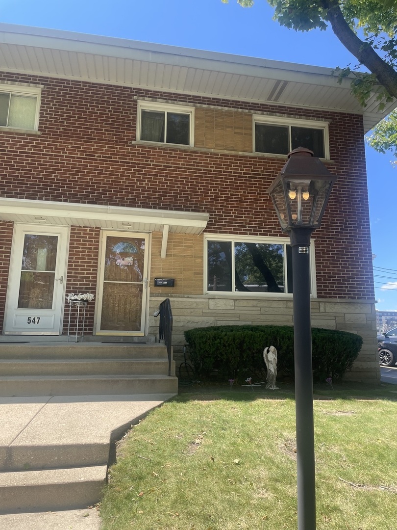 Property Photo: 549 E Lincoln Street 549 IL 60056