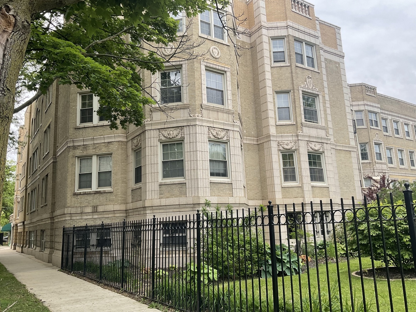 Property Photo: 6832 S South Shore Drive 1 IL 60649
