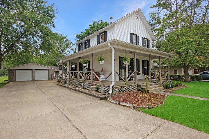 Property Photo: 220 E Taylor Street IL 60940