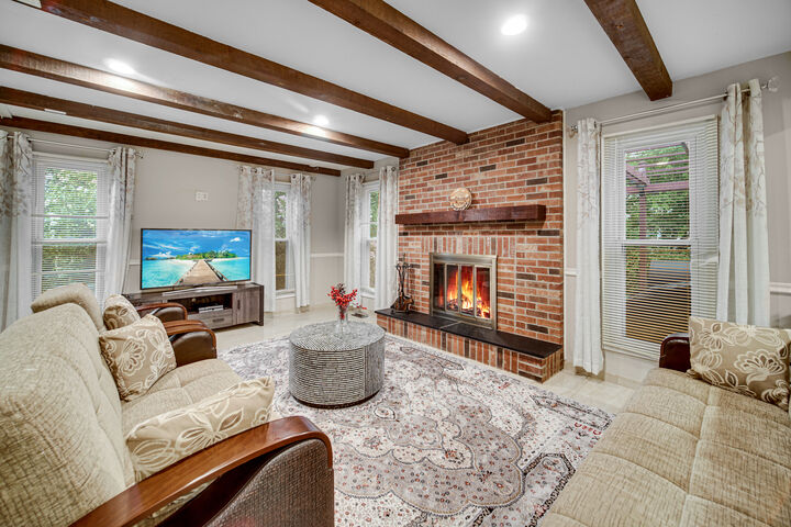 Property Photo:  320 Brampton Lane  IL 60004 