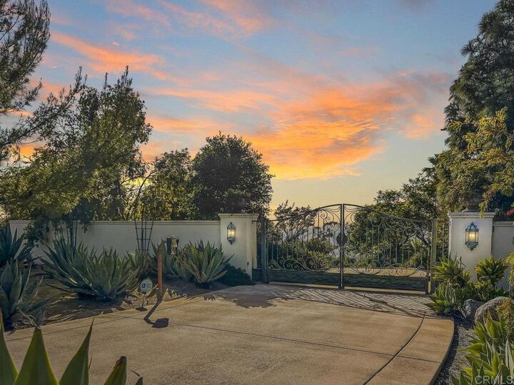 Property Photo: 31581 Larga Vista CA 92082