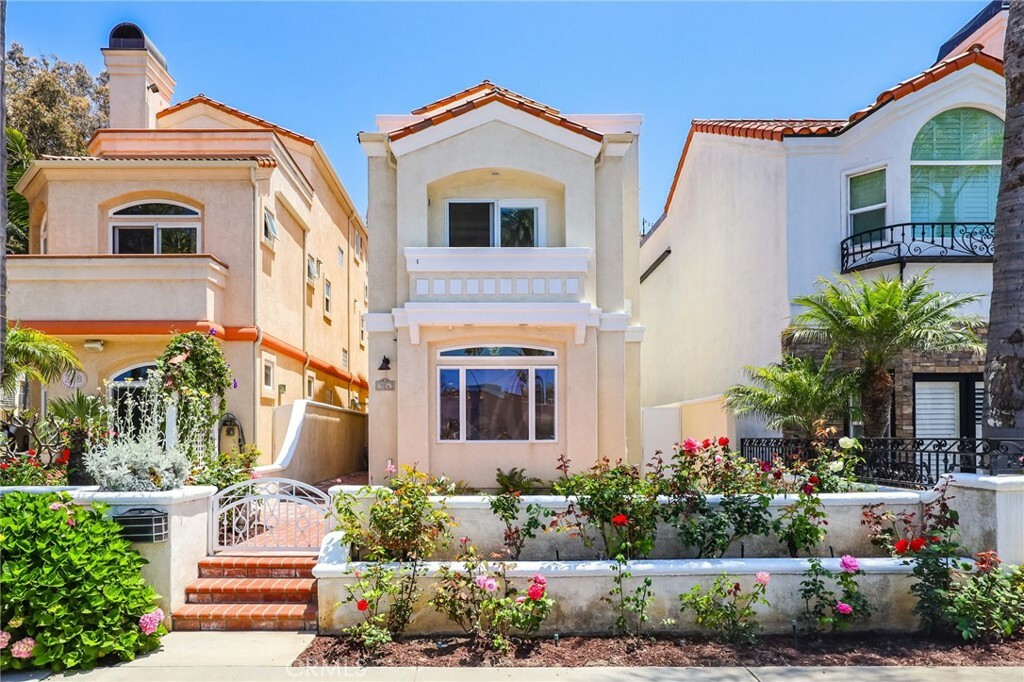 Property Photo:  326 6th Street  CA 92648 