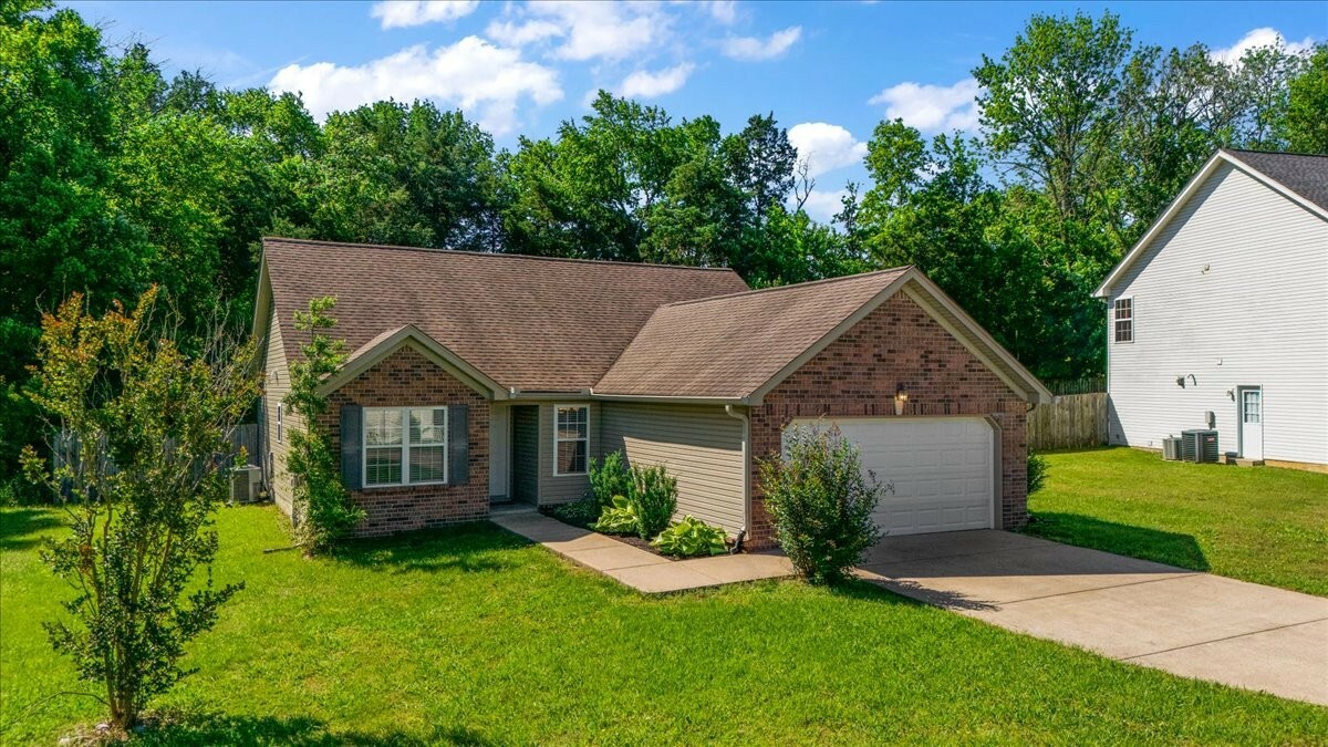 Property Photo: 151 Sara Cir TN 37090